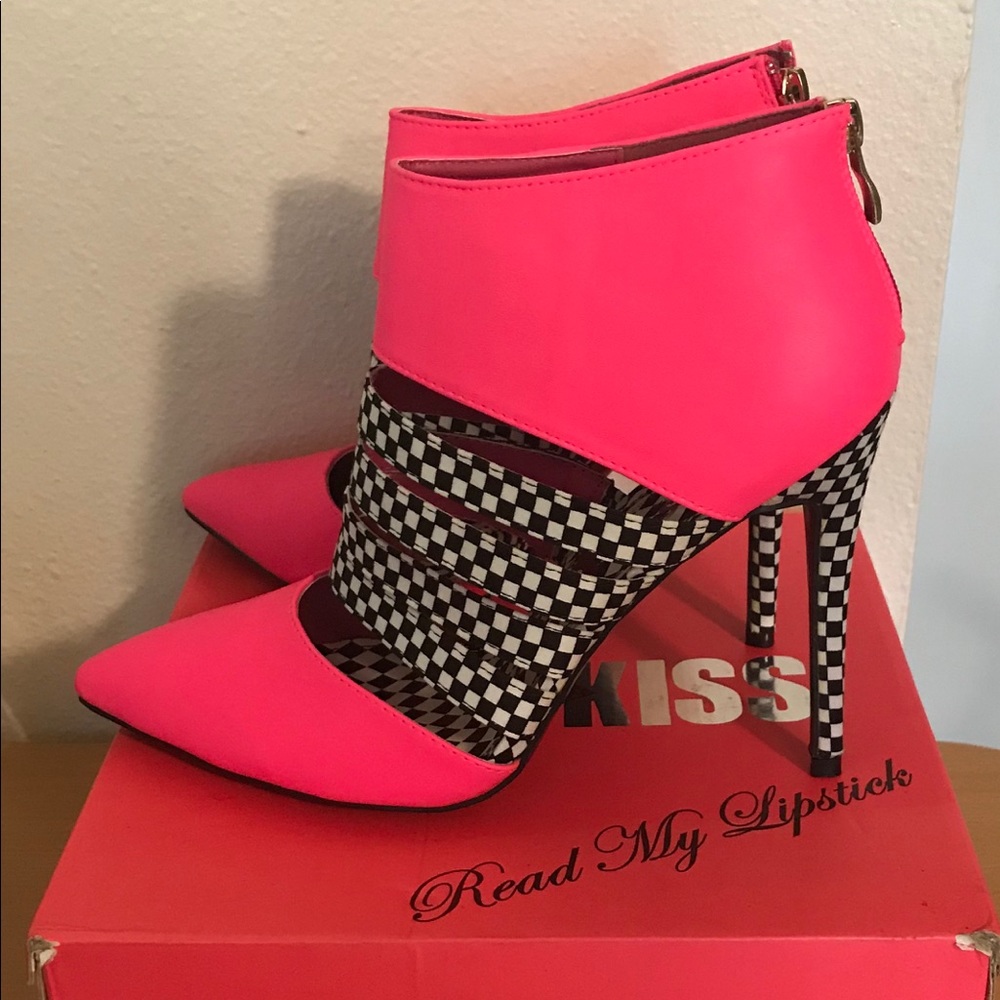 Red Kiss Pumps
